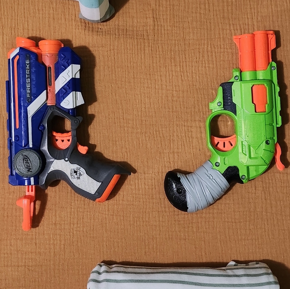 2 Nerf Handblasters